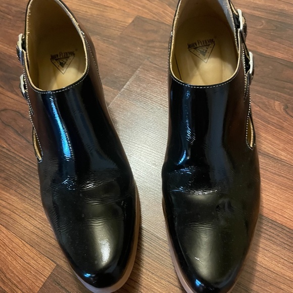 Elegant Black, Patent Leather Fluevog Heels - Picture 5 of 16
